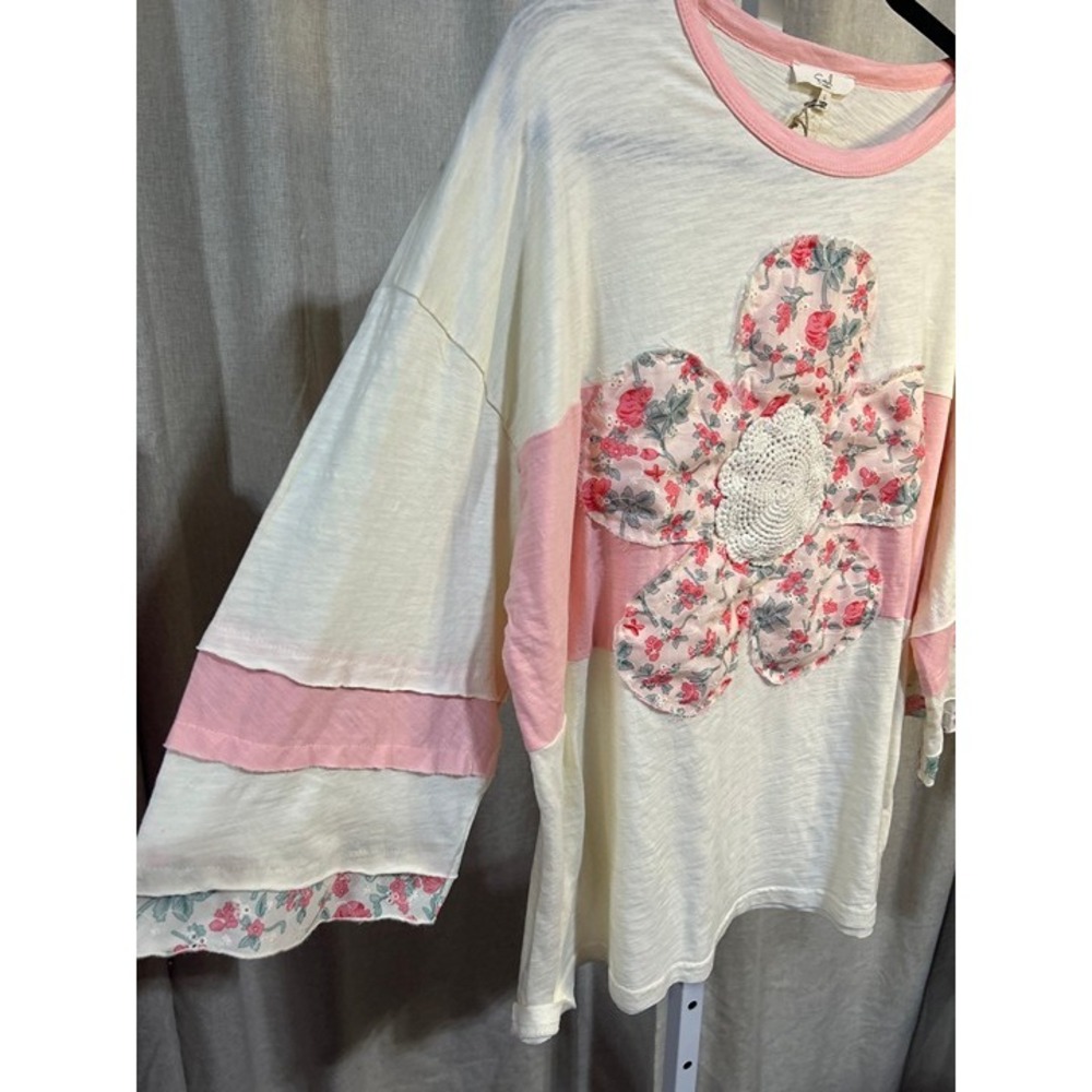 Easel Boho Patchwork Floral Crochet Daisy 3/4 Sleeve Top NWT Large - Picture 2 of 4